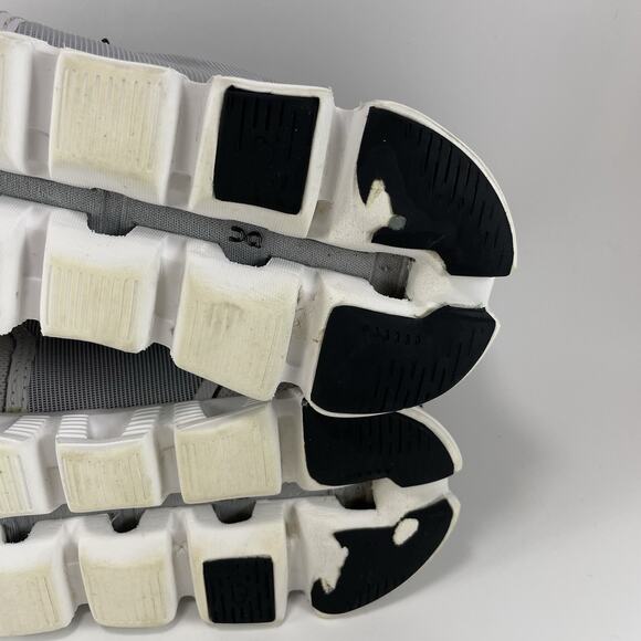 On Cloud 5 Slip On Waterproof Running Shoes Womens Size 11 Gray Athletic Low - Picture 10 of 10